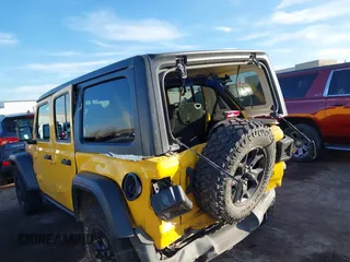 2021 Jeep Wrangler Unlimited Sport S z VIN 1C4HJXDN6MW597477, wystawiony jako IAAI lot #41089112 z przebiegiem 82 315 mil mil oraz . Historia ofert i sprzedaży dostępna na DreamBid. Obrazek 3.