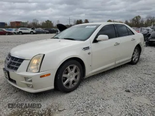 2008 Cadillac STS RWD z VIN 1G6DZ67A080170284, wystawiony jako Copart lot #78789724 z przebiegiem 185 571 mil mil oraz Szkoda całkowita • Salvage title. Historia ofert i sprzedaży dostępna na DreamBid. Obrazek 1.