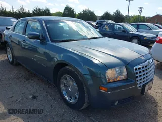 2005 Chrysler 300 with VIN 2C3AA53G35H157083, listed as a IAAI auction lot 41945392 with 192,215 mi miles. Bid and sale history available at carsss.com. Image 1.