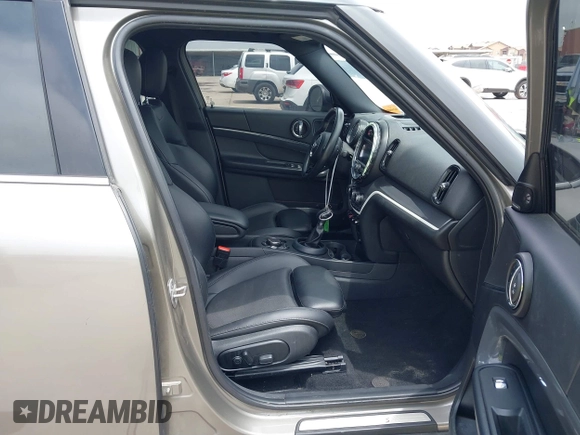 2018 MINI Countryman Cooper S with VIN WMZYT3C3XJ3E00006, listed as a IAAI auction lot 42420388 with 117,313 mi miles and . Bid and sale history available at DreamBid. Image 5.