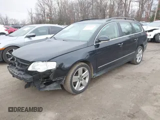 2008 Volkswagen Passat Komfort z VIN WVWLK73C98E161130, wystawiony jako IAAI lot #41498361 z przebiegiem 102 621 mil mil oraz . Historia ofert i sprzedaży dostępna na DreamBid. Obrazek 17.