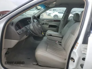 2003 Lincoln Town Car Executive z VIN 1LNHM81W73Y652530, wystawiony jako Copart lot #51606225 z przebiegiem 122 019 mil mil oraz Szkoda całkowita • Salvage title. Historia ofert i sprzedaży dostępna na DreamBid. Obrazek 7.