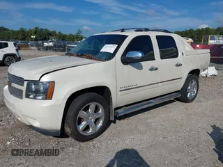 2013 Chevrolet Avalanche LTZ with VIN 3GNTKGE73DG377940, listed as a IAAI auction lot 40379669 with 91,815 mi miles. Bid and sale history available at carsss.com. Image 2.