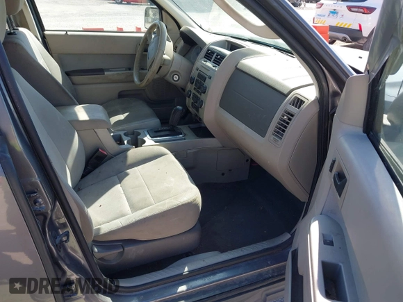 2011 Ford Escape XLT with VIN 1FMCU0D74BKA81385, listed as a IAAI auction lot 41895835 with 238,298 mi miles. Bid and sale history available at carsss.com. Image 5.