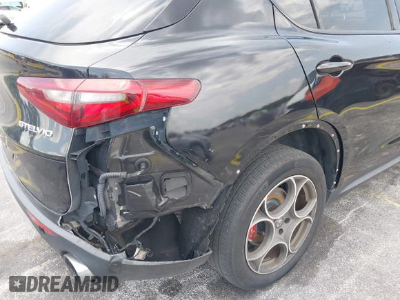 2018 Alfa Romeo Stelvio Sport z VIN ZASFAKPN8J7B58624, wystawiony jako IAAI lot #42380149 z przebiegiem 99 898 mil mil oraz . Historia ofert i sprzedaży dostępna na DreamBid. Obrazek 17.