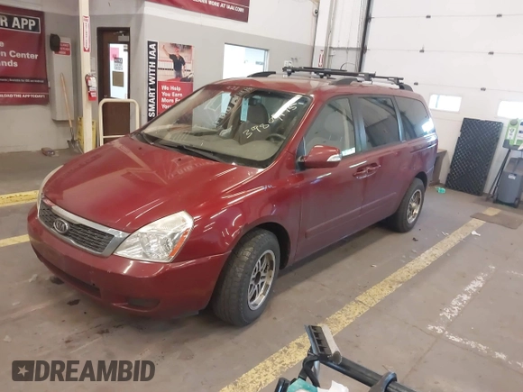 2011 Kia Sedona LX with VIN KNDMG4C78B6411157, listed as a IAAI auction lot 40671496 with 153,768 mi miles. Bid and sale history available at carsss.com. Image 2.