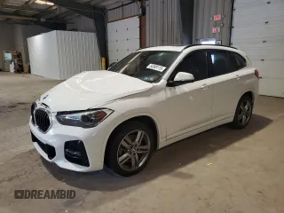 2021 BMW X1 xDrive28i z VIN WBXJG9C08M5S16867, wystawiony jako Copart lot #54589115 z przebiegiem 30 058 mil mil oraz Szkody całkowita. Historia ofert i sprzedaży dostępna na DreamBid. Obrazek 1.