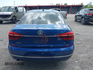 2017 Volkswagen Passat S z VIN 1VWAT7A30HC067492, wystawiony jako IAAI lot #41796538 z przebiegiem 43 926 mil mil oraz . Historia ofert i sprzedaży dostępna na DreamBid. Obrazek 17.