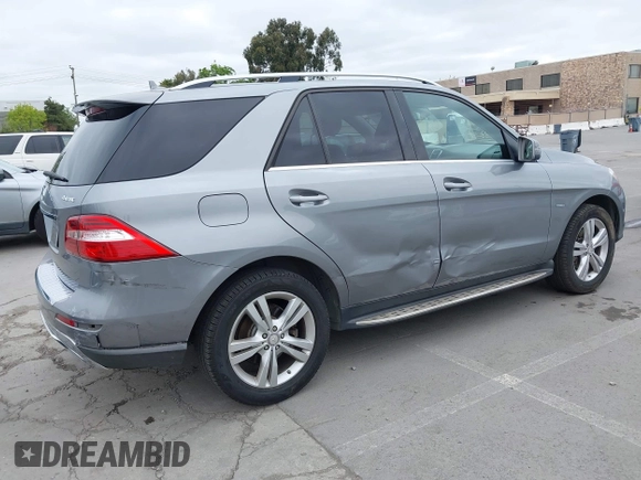 2012 Mercedes-Benz M ML 350 with VIN 4JGDA5HB2CA022335, listed as a IAAI auction lot 42045828 with 162,328 mi miles. Bid and sale history available at carsss.com. Image 4.
