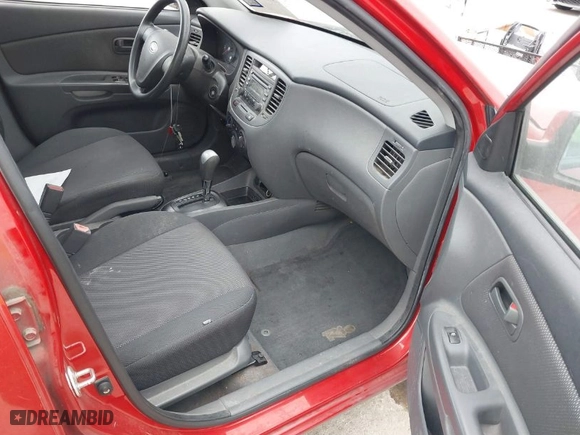 2008 Kia Rio LX with VIN KNADE123386354410, listed as a IAAI auction lot 40332735 with 139,828 mi miles. Bid and sale history available at carsss.com. Image 5.