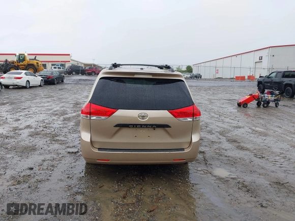2014 Toyota Sienna XLE with VIN 5TDYK3DC1ES416999, listed as a IAAI auction lot 41972378 with 119,179 mi miles. Bid and sale history available at carsss.com. Image 16.