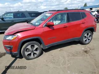 2018 Jeep Compass Latitude z VIN 3C4NJDBB9JT114480, wystawiony jako Copart lot #71297614 z przebiegiem 70 800 mil mil oraz Szkody całkowita. Historia ofert i sprzedaży dostępna na DreamBid. Obrazek 1.