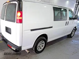 2012 Chevrolet Express Cargo z VIN 1GCSGAFX8C1135353, wystawiony jako IAAI lot #42610415 z przebiegiem 143 913 mil mil oraz . Historia ofert i sprzedaży dostępna na DreamBid. Obrazek 17.