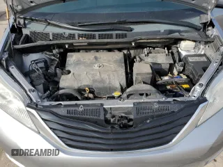 2012 Toyota Sienna LE AAS z VIN 5TDKK3DC7CS192916, wystawiony jako Copart lot #43219255 z przebiegiem 214 612 mil mil oraz Nie do naprawy • Non repairable. Historia ofert i sprzedaży dostępna na DreamBid. Obrazek 14.