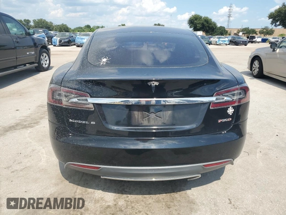2013 Tesla Model S z VIN 5YJSA1DN6DFP20864, wystawiony jako Copart lot #66708325 z przebiegiem 179 928 mil mil oraz Czysty tytuł • Clean title. Historia ofert i sprzedaży dostępna na DreamBid. Obrazek 6.