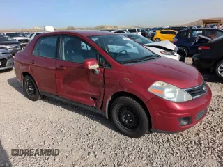 2010 Nissan Versa S z VIN 3N1BC1APXAL439022, wystawiony jako Copart lot #51972715 z przebiegiem 176 841 mil mil oraz Szkoda całkowita • Salvage title. Historia ofert i sprzedaży dostępna na DreamBid. Obrazek 4.