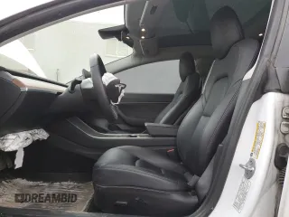 2020 Tesla Model 3 Standard Range Plus z VIN 5YJ3E1EAXLF733894, wystawiony jako Copart lot #49152645 z przebiegiem Nie podano mil oraz Czysty tytuł • Clean title. Historia ofert i sprzedaży dostępna na DreamBid. Obrazek 7.