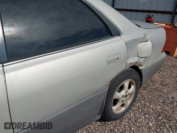 1998 Lexus ES 300 with VIN JT8BF28G9W5016146, listed as a IAAI auction lot 42672230 with 303,819 mi miles and . Bid and sale history available at DreamBid. Image 15.