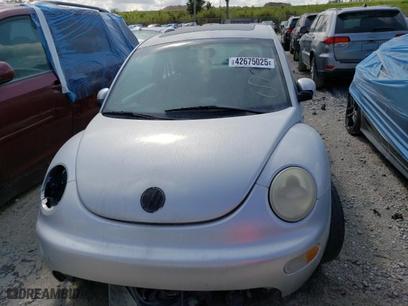 2001 Volkswagen New Beetle GLX with VIN 3VWDD21C61M462357, listed as a Copart auction lot 42675025 with NaN miles and Non Repairable. Bid and sale history available at carsss.com. Image 5.