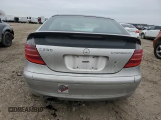 2004 Mercedes-Benz C 230 Kompressor z VIN WDBRN40J64A618916, wystawiony jako Copart lot #45373525 z przebiegiem 139 917 mil mil oraz Szkoda całkowita • Salvage title. Historia ofert i sprzedaży dostępna na DreamBid. Obrazek 6.