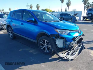 2018 Toyota RAV4 XLE z VIN JTMWFREV0JJ180643, wystawiony jako IAAI lot #41939239 z przebiegiem 76 053 mil mil oraz . Historia ofert i sprzedaży dostępna na DreamBid. Obrazek 1.