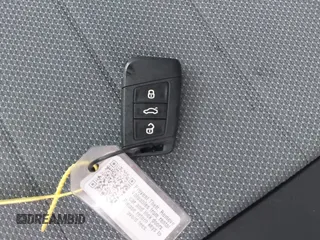 2025 Volkswagen Taos S z VIN 3VV5C7B27SM023006, wystawiony jako IAAI lot #42188274 z przebiegiem 5 375 mil mil oraz . Historia ofert i sprzedaży dostępna na DreamBid. Obrazek 11.
