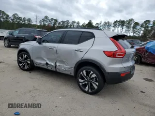 2023 Volvo XC40 Ultimate Dark Theme z VIN YV4L12UX2P2098537, wystawiony jako Copart lot #82546974 z przebiegiem 5 477 mil mil oraz Szkoda całkowita • Salvage title. Historia ofert i sprzedaży dostępna na DreamBid. Obrazek 2.