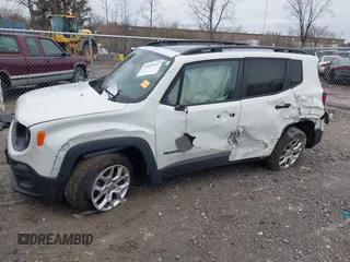 2018 Jeep Renegade Latitude with VIN ZACCJABB3JPJ30796, listed as a IAAI auction lot 41925363 with 71,397 mi miles. Bid and sale history available at carsss.com. Image 17.