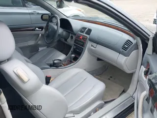 2000 Mercedes-Benz CLK 320/430 z VIN WDBLK65G9YT029795, wystawiony jako IAAI lot #42398059 z przebiegiem 109 329 mil mil oraz . Historia ofert i sprzedaży dostępna na DreamBid. Obrazek 5.