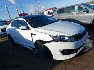 2013 Kia Optima SX w/Limited Pkg with VIN 5XXGR4A61DG112602, listed as a IAAI auction lot 41847204 with 197,828 mi miles. Bid and sale history available at carsss.com. Image 1.