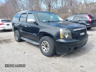 2011 GMC Yukon Denali with VIN 1GKS2EEF2BR308822, listed as a IAAI auction lot 41897093 with 197,961 mi miles. Bid and sale history available at carsss.com. Image 1.