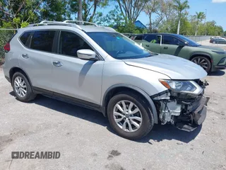 2020 Nissan Rogue SV z VIN JN8AT2MTXLW013193, wystawiony jako IAAI lot #42221361 z przebiegiem 76 221 mil mil oraz . Historia ofert i sprzedaży dostępna na DreamBid. Obrazek 1.
