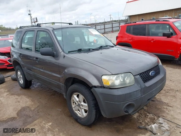 2006 Ford Escape XLS with VIN 1FMYU92ZX6KB10330, listed as a IAAI auction lot 41855529 with 249,548 mi miles. Bid and sale history available at carsss.com. Image 1.