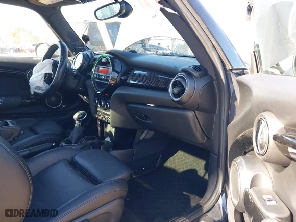 2015 MINI Cooper Hardtop S with VIN WMWXP7C53F2A38104, listed as a IAAI auction lot 41639860 with NaN miles. Bid and sale history available at carsss.com. Image 5.