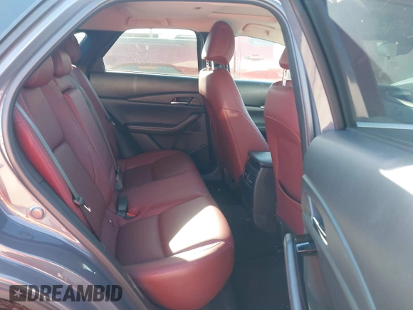 2023 Mazda CX-30 S Carbon Edition z VIN 3MVDMBCM9PM546687, wystawiony jako IAAI lot #41395628 z przebiegiem 13 878 mil mil oraz . Historia ofert i sprzedaży dostępna na DreamBid. Obrazek 8.