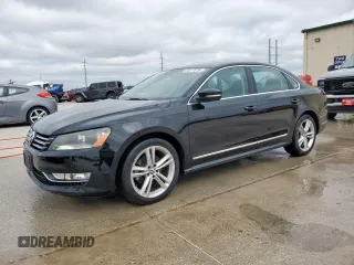2015 Volkswagen Passat SE with VIN 1VWBS7A38FC033126, listed as a Copart auction lot 55617075 with 99,497 mi miles and Clean title. Bid and sale history available at DreamBid. Image 1.
