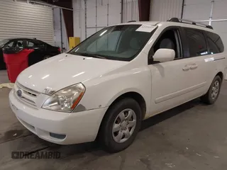 2008 Kia Sedona LX with VIN KNDMB233086197631, listed as a IAAI auction lot 42199325 with 134,130 mi miles and . Bid and sale history available at carsss.com. Image 2.