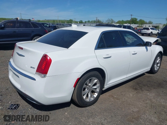 2016 Chrysler 300 Anniversary Edition z VIN 2C3CCAAG5GH147494, wystawiony jako IAAI lot #42158928 z przebiegiem 107 084 mil mil oraz . Historia ofert i sprzedaży dostępna na DreamBid. Obrazek 4.