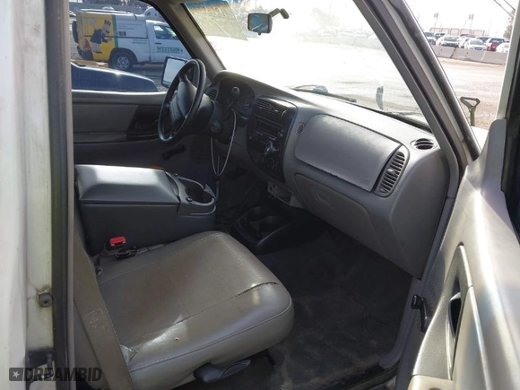 2000 Ford Ranger XL with VIN 1FTYR10V6YPA14644, listed as a IAAI auction lot 41816577 with 252,652 mi miles. Bid and sale history available at carsss.com. Image 5.
