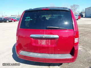 2008 Chrysler Town & Country Touring with VIN 2A8HR54P28R713537, listed as a IAAI auction lot 41795260 with 98,981 mi miles. Bid and sale history available at carsss.com. Image 16.