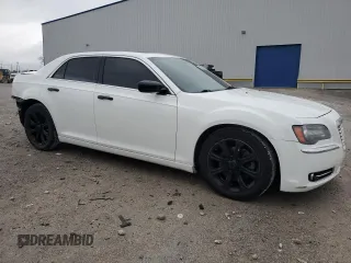 2013 Chrysler 300 S z VIN 2C3CCAGG1DH590552, wystawiony jako Copart lot #83837574 z przebiegiem 213 704 mil mil oraz Nie do naprawy • Non repairable. Historia ofert i sprzedaży dostępna na DreamBid. Obrazek 4.