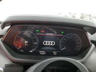 2022 Audi e-tron GT Prestige z VIN WAUEJBFW0N7006385, wystawiony jako Copart lot #70174293 z przebiegiem 24 376 mil mil oraz . Historia ofert i sprzedaży dostępna na DreamBid. Obrazek 9.