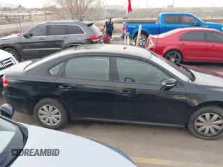 2013 Volkswagen Passat Wolfsburg Edition z VIN 1VWAH7A30DC088810, wystawiony jako IAAI lot #41807791 z przebiegiem 97 574 mil mil oraz . Historia ofert i sprzedaży dostępna na DreamBid. Obrazek 14.