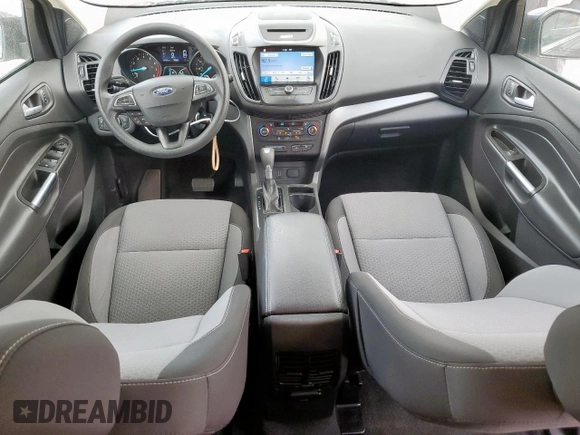 2017 Ford Escape SE z VIN 1FMCU9G91HUE17654, wystawiony jako Copart lot #56173175 z przebiegiem 97 678 mil mil oraz Czysty tytuł • Clean title. Historia ofert i sprzedaży dostępna na DreamBid. Obrazek 8.