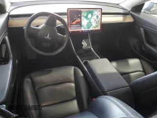 2018 Tesla Model 3 Long Range Battery z VIN 5YJ3E1EB2JF087126, wystawiony jako Copart lot #58263125 z przebiegiem 39 825 mil mil oraz Szkoda całkowita • Salvage title. Historia ofert i sprzedaży dostępna na DreamBid. Obrazek 8.