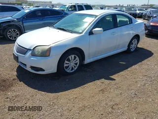 2010 Mitsubishi Galant ES z VIN 4A32B3FF7AE004192, wystawiony jako IAAI lot #42235309 z przebiegiem 101 188 mil mil oraz . Historia ofert i sprzedaży dostępna na DreamBid. Obrazek 2.