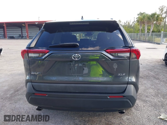 2021 Toyota RAV4 XLE with VIN 2T3W1RFV1MC105518, listed as a IAAI auction lot 41890204 with 46,487 mi miles. Bid and sale history available at carsss.com. Image 17.