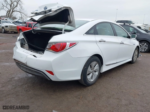 2015 Hyundai Sonata Hybrid Limited with VIN KMHEC4A44FA132151, listed as a IAAI auction lot 41497863 with 88,778 mi miles. Bid and sale history available at carsss.com. Image 4.