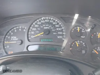 2004 Chevrolet Avalanche with VIN 3GNEC12T94G262585, listed as a IAAI auction lot 41994258 with 174,707 mi miles. Bid and sale history available at carsss.com. Image 7.