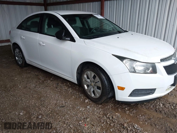 2014 Chevrolet Cruze LS z VIN 1G1PA5SH2E7218766, wystawiony jako IAAI lot #42261991 z przebiegiem 299 485 mil mil oraz . Historia ofert i sprzedaży dostępna na DreamBid. Obrazek 1.